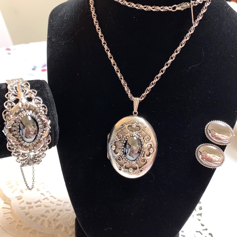 Whiting and Davis Vintage Locket bracelet earrings size Small to medium 2” 1/4” - Picture 1 of 13